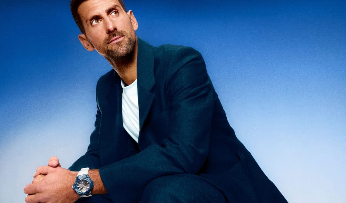 Djokovic con el reloj azul