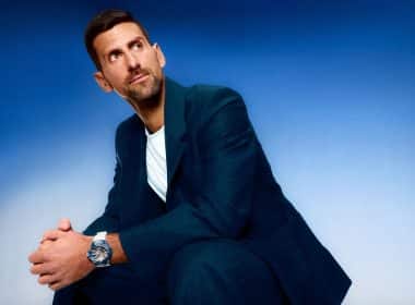 Djokovic con el reloj azul