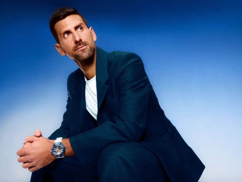 Djokovic con el reloj azul